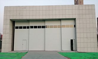 机库门